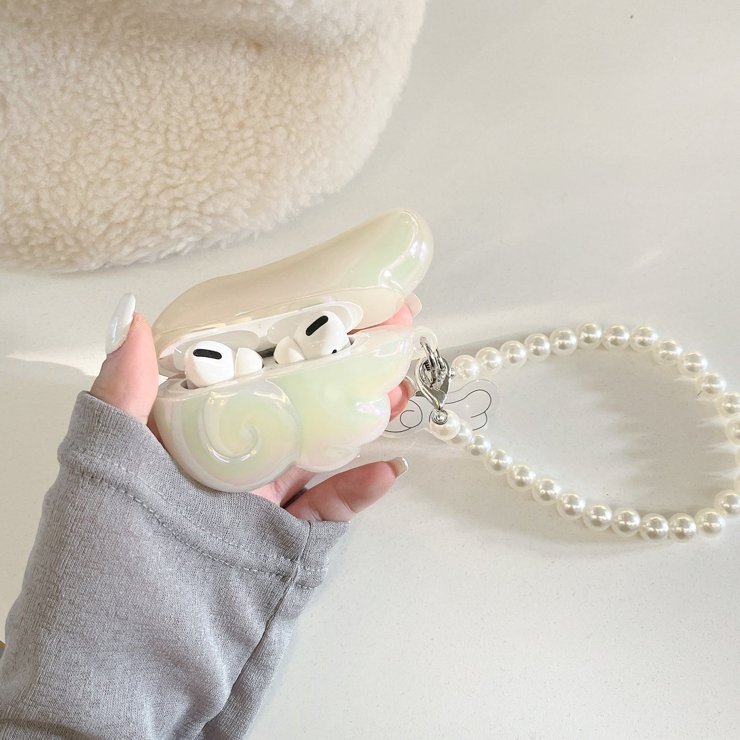 Pouzdro na AirPods Angel Wing s perleťovým & korálkovým kouzlem