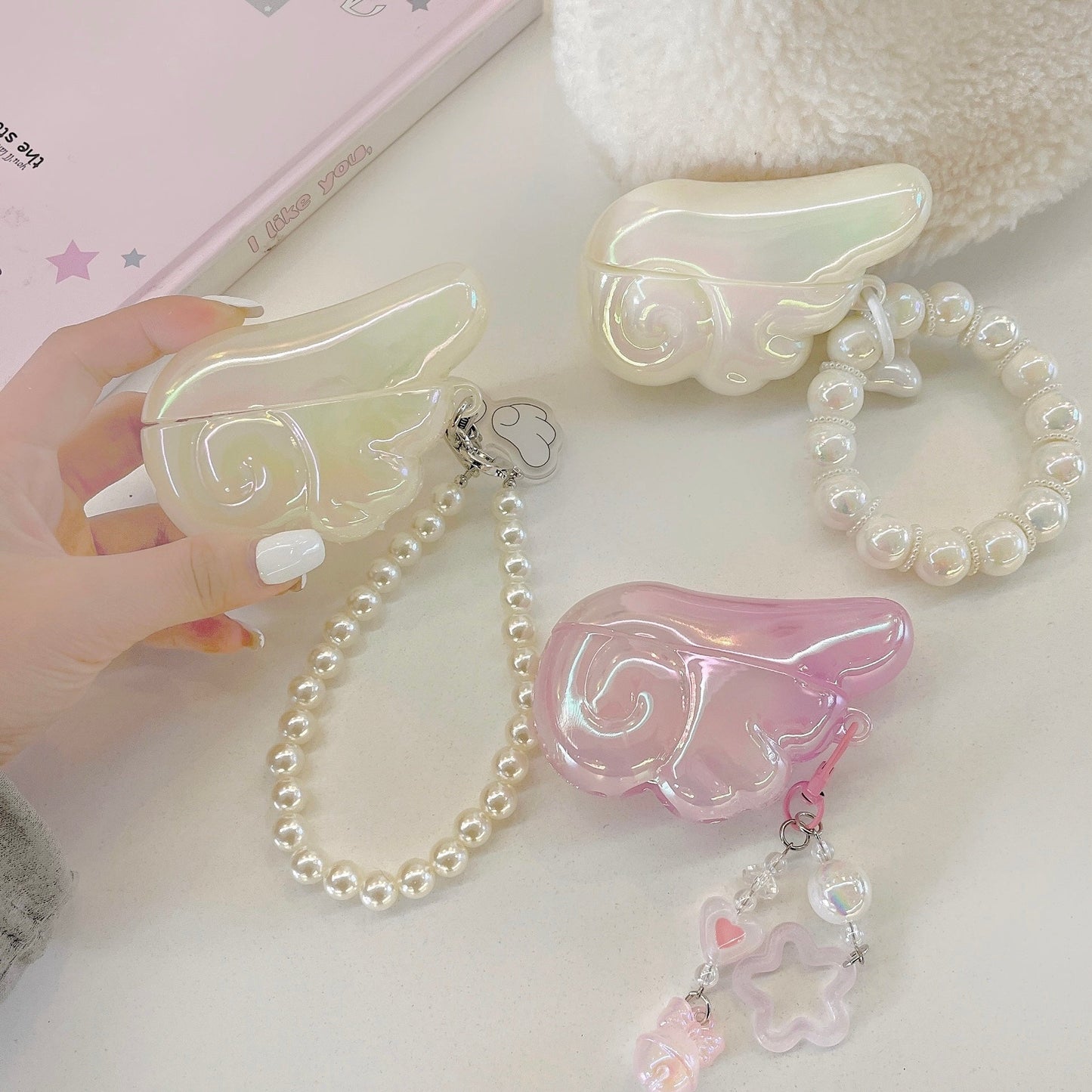 Pouzdro na AirPods Angel Wing s perleťovým & korálkovým kouzlem