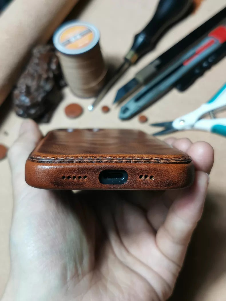 KAKAVY Handcrafted Vegetable-Tanned Leather Samsung Case - Vintage Patina Edition detail image 10