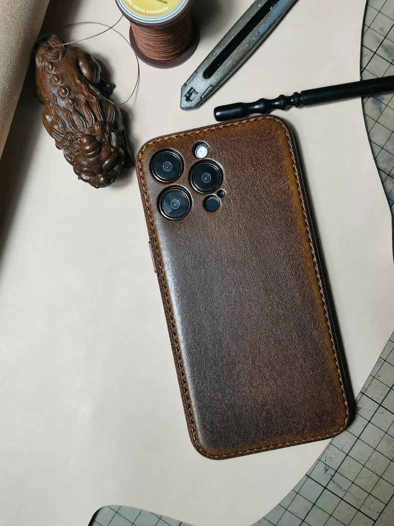 KAKAVY Handcrafted Vegetable-Tanned Leather Samsung Case - Vintage Patina Edition detail image 11
