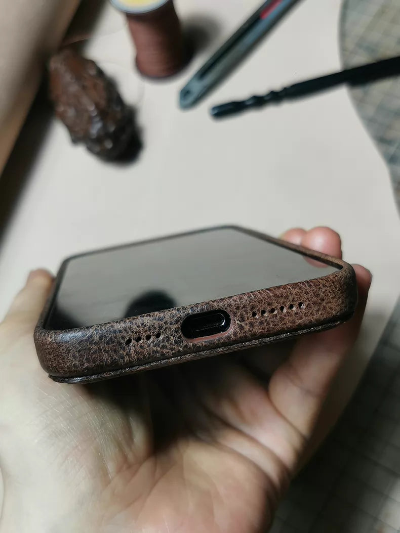KAKAVY Handcrafted Vegetable-Tanned Leather Samsung Case - Vintage Patina Edition detail image 6